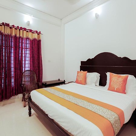 Oyo 4867 Royal Homes Alappuzha Esterno foto