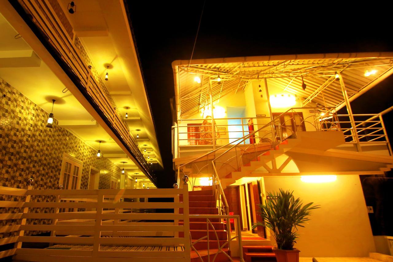 Oyo 4867 Royal Homes Alappuzha Esterno foto