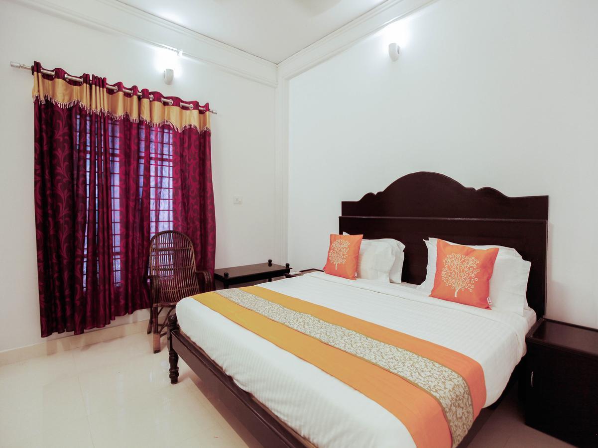 Oyo 4867 Royal Homes Alappuzha Esterno foto